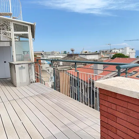شقة Exclusive Penthouse, Sea View, 100m From The ألاسيو