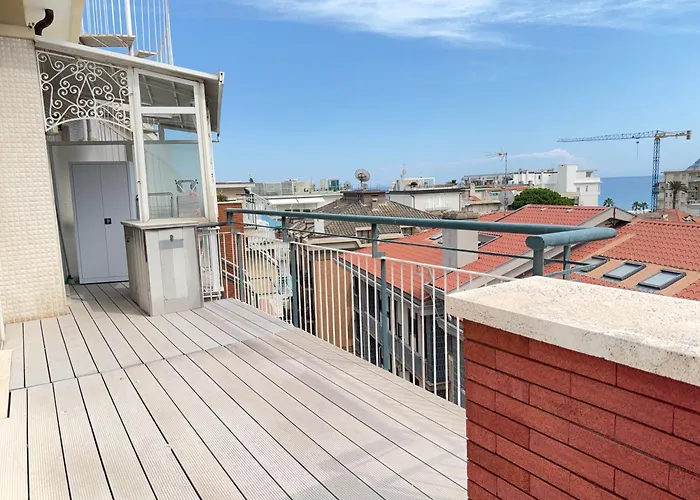 Daire Exclusive Penthouse, Sea View, 100m From The Alassio